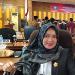 Yenni Rosnizar : Jalan Gampong Gadang Samadua Belum Pernah Diaspal Hotmix
