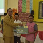 Pemkab Aceh Selatan Serahkan Bantuan Rehab Rumah kepada Masyarakat 