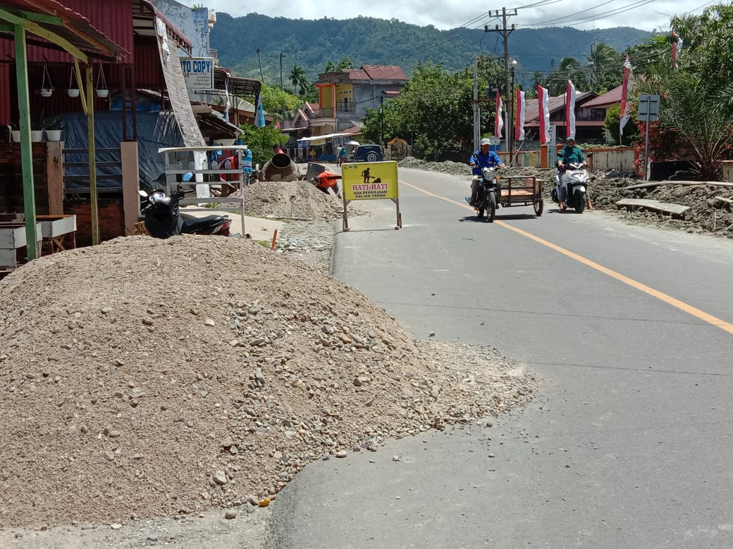 Diduga Proyek Siluman, Abaikan Keselamatan Pengguna Jalan