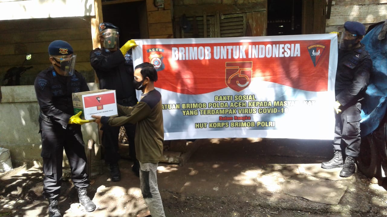 Menyambut HUT Brimob Polri ke-75 kompi 2 Batalyon A mengadakan Bhakti sosial