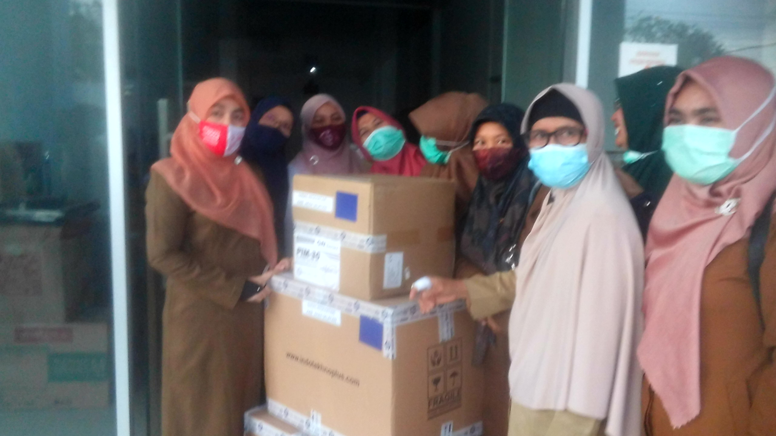 Dinas Kesehatan Aceh Selatan Serahkan Bantuan Sanitarian KIT Untuk Puskesmas