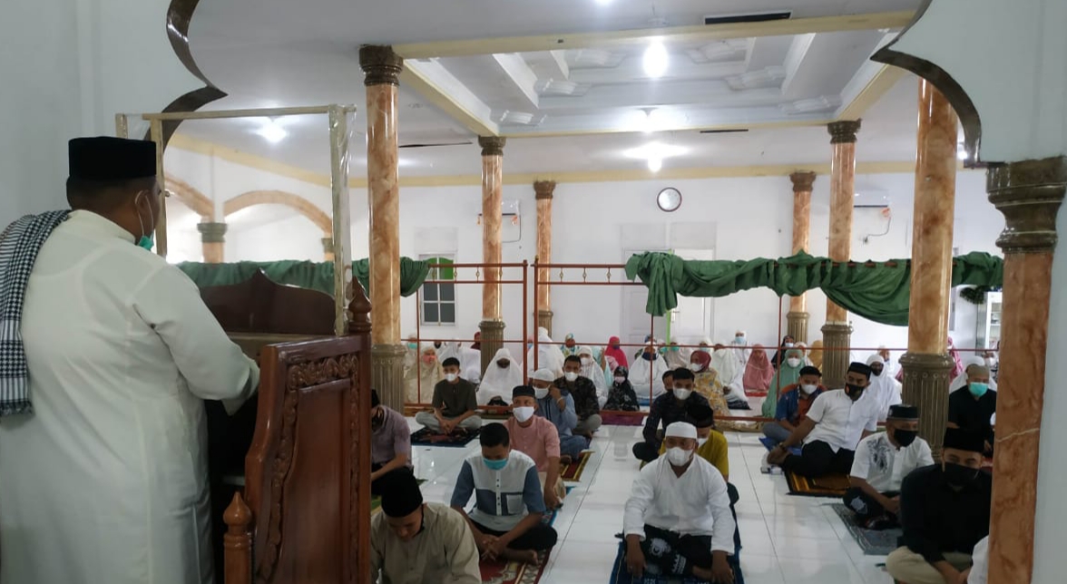 Dengan Menerapkan Protkes Ketat, Personil Kodim 0107/ Aceh Selatan Melaksanakan Shalat Ied Di Asrama