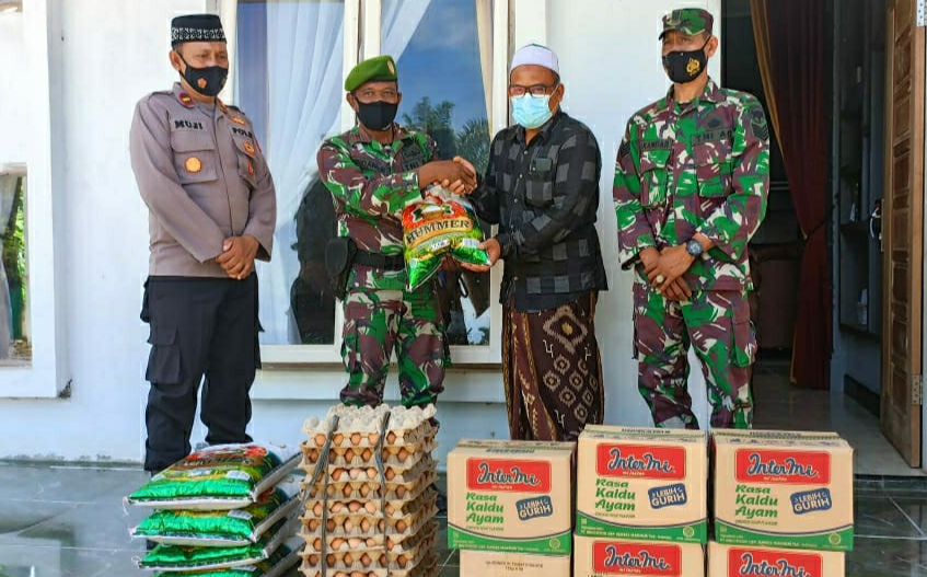 Saling Berbagi, Dandim Aceh Selatan Serahkan Sarana Kontak ke Ponpes Babussa’dah Teupin Gajah