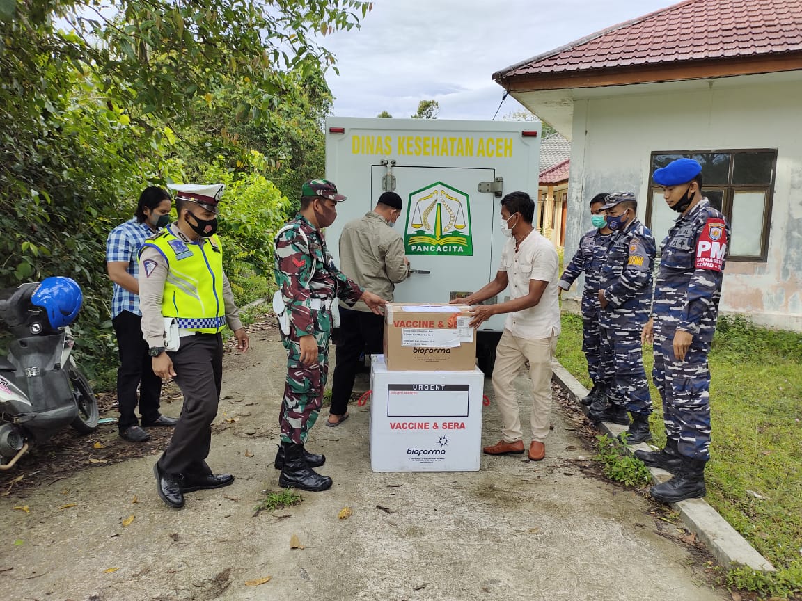 Lanal Simeulue Bantu Kawal Pendistribusian Vaksin Covid-19