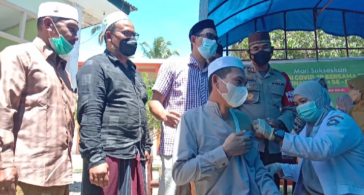 Teungku Dan Pimpinan Dayah Di Aceh Selatan Buka Gerai Vaksininasi covid-19