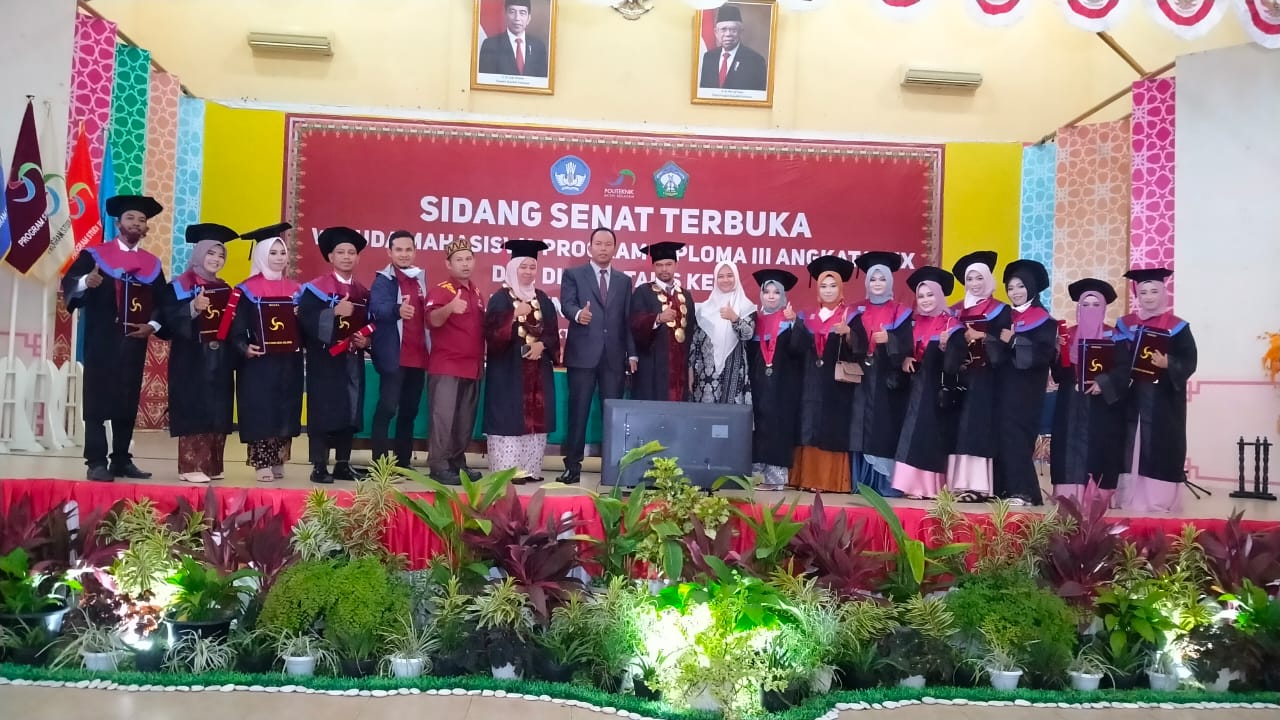 Hadiah Dies Natalis XI POLTAS, Dari 125 Yang Diwisuda 28 Mahasiswa Raih Predikat Cumlaude