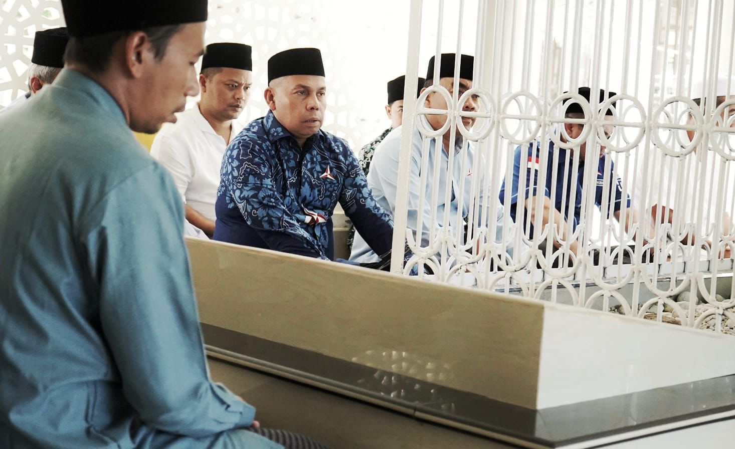 Tiba di Labuhanhaji, Muslim Langsung&nbsp;Ziarah ke Makam Syech Abuya Muda Waly