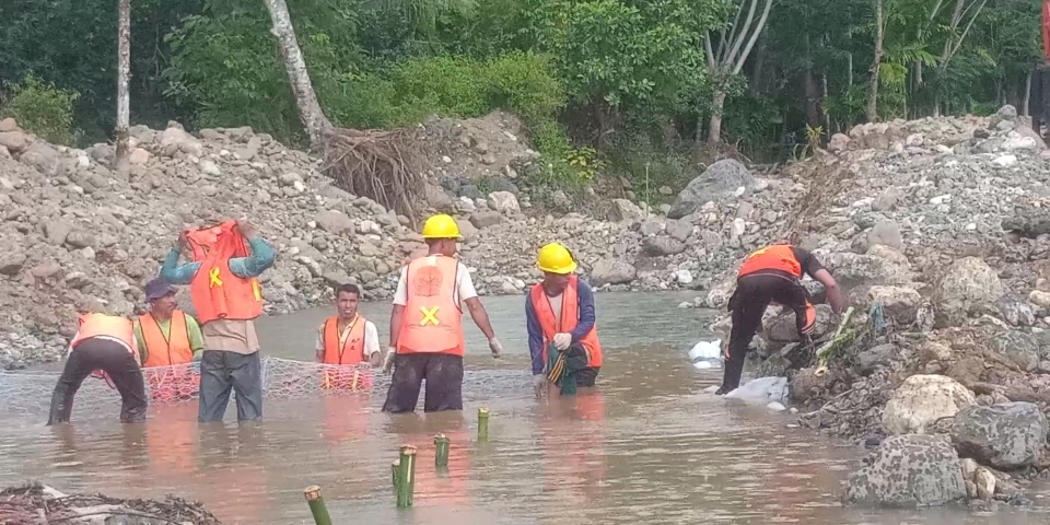 Pekerjaan Bronjong Sungai di Gampong Panton Luas Diduga Tidak Sesuai Speck
