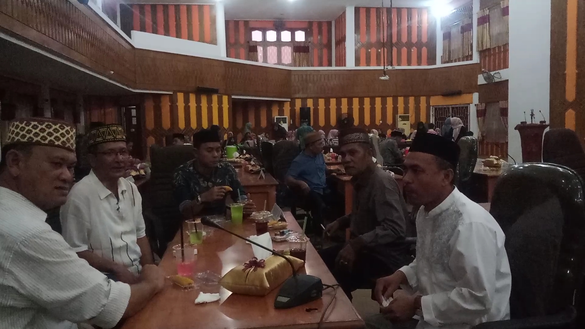Sekretariat DPRK Aceh Selatan Bukber Dengan Pimpinan dan Anggota Dewan