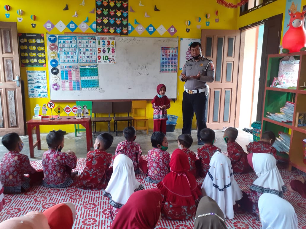 Satlantas Polres Aceh Selatan Kenalkan Aturan Berlalu Lintas Terhadap Anak Usia Dini