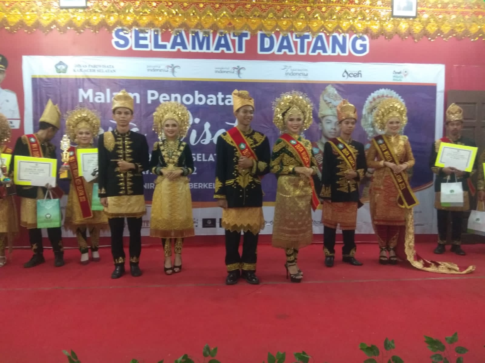 Bambang dan Sal Sabila Dinobatkan Sebagai Agam Inong Duta Wisata Aceh Selatan