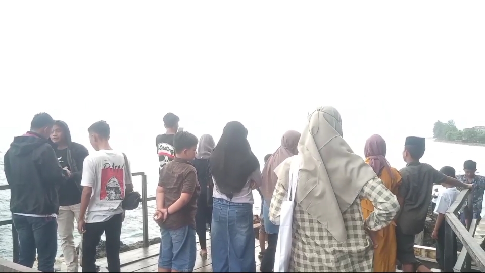 Pengunjung Nekat Menerobos Jalan Layang di Objek Wisata Tapak Tuan Tapa