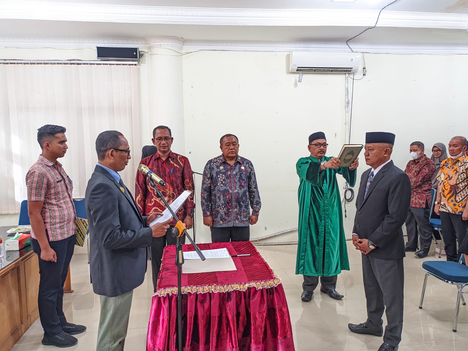 Bupati Tgk. Amran Mengharapkan Direktur PDAM Membenahi Kualitas Pelayanan