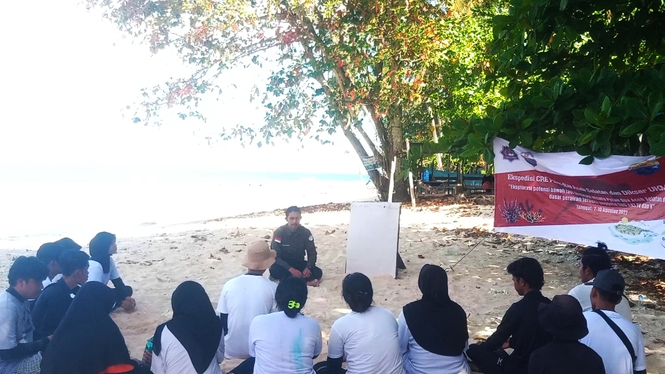 Mahasiswa UTU Meulaboh Lakukan Penelitian Terumbu Karang di Pulau Dua 