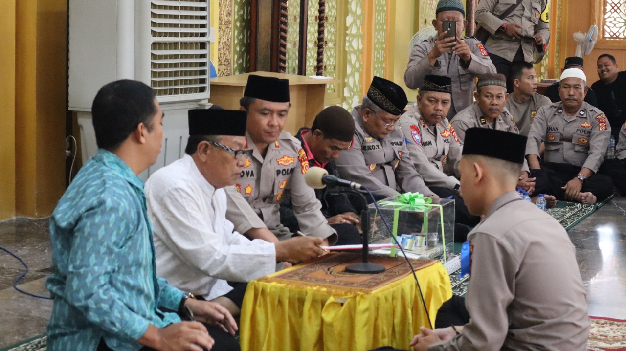 Personil Polres Aceh Selatan Masuk Agama Islam 