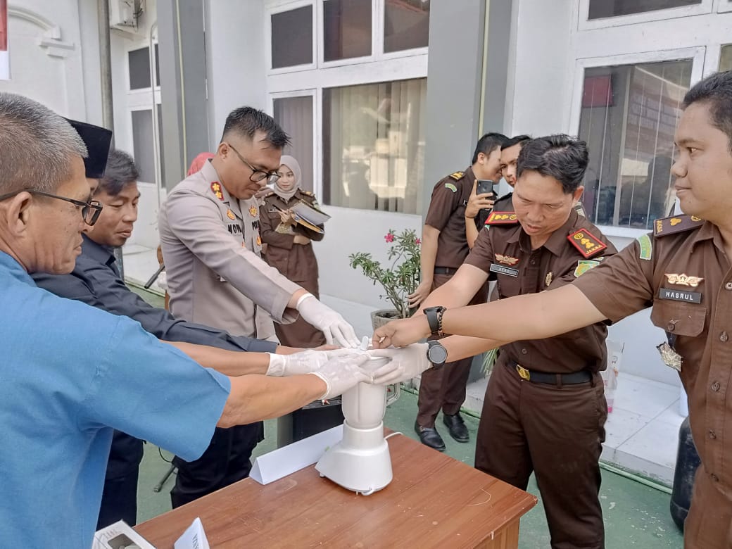 Kejari Aceh Selatan Gelar Pemusnahan Barang Bukti dan Barang Rampasan