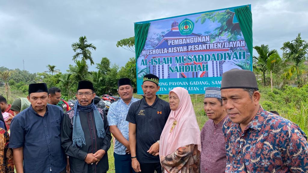 Bupati Tgk. Amran Laksanakan Peletakan Batu Pertama Pembangunan Mushalla Aisyah
