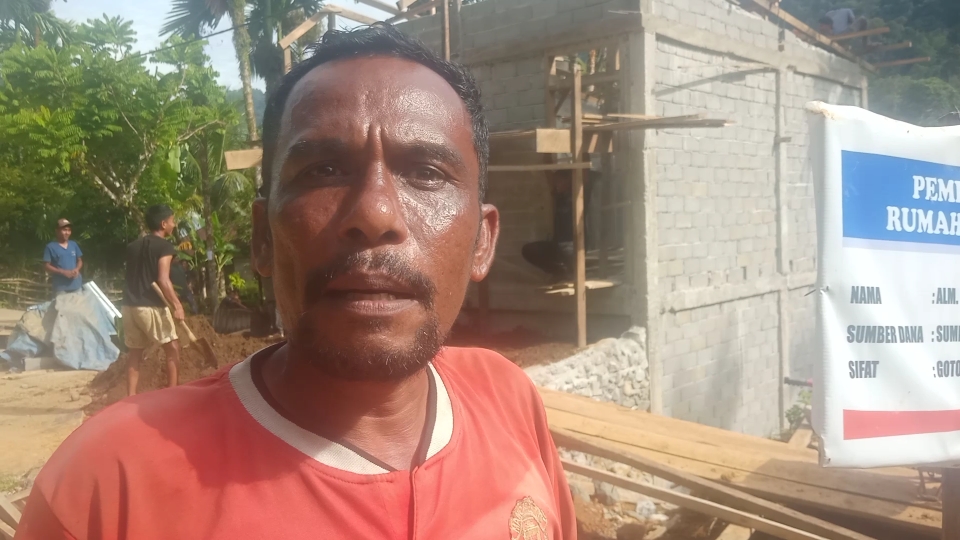 Secara Swadaya,  Masyarakat  Panton Luas Bangun Rumah Anak Yatim 