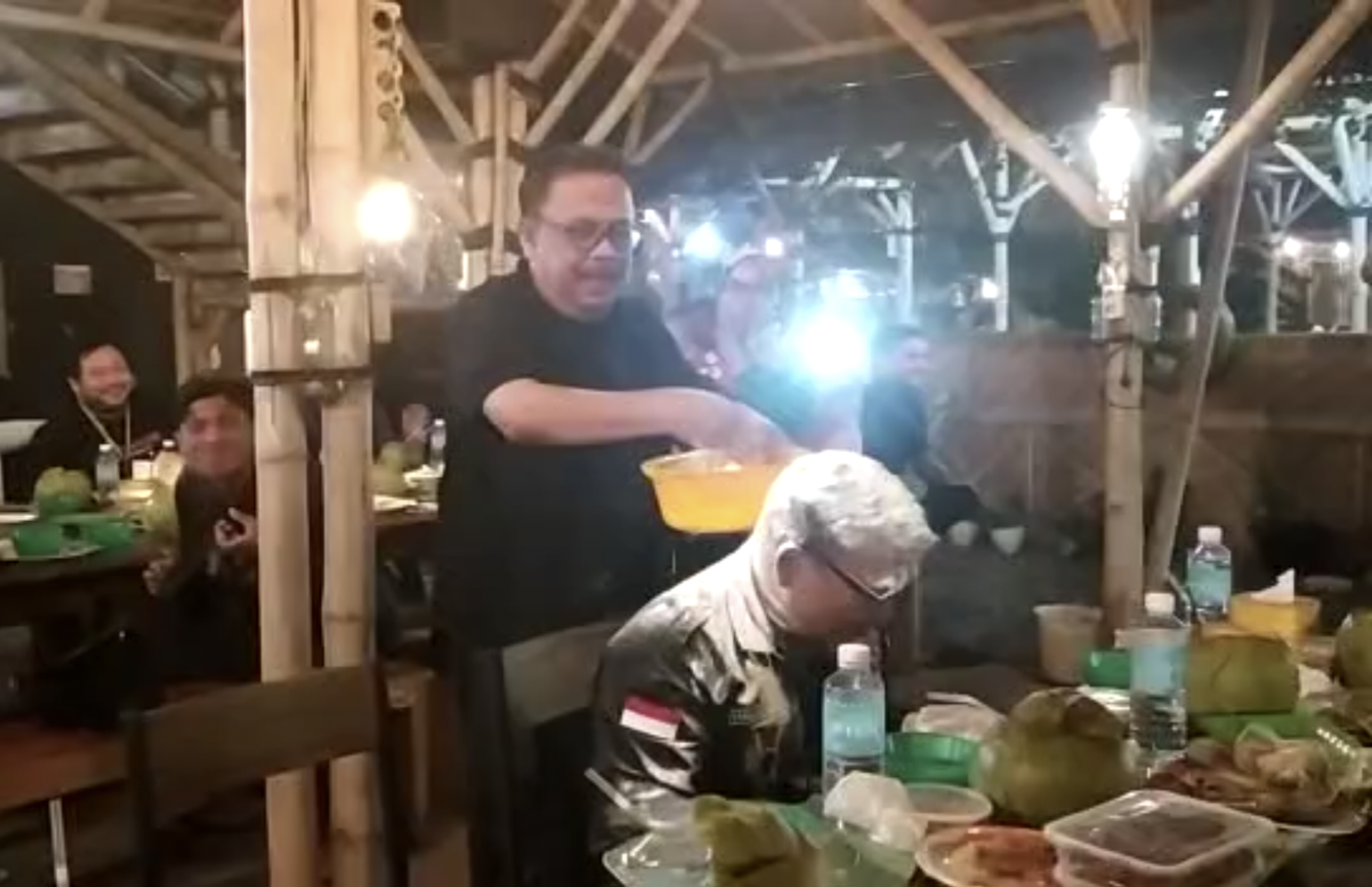 Ketua PWI Aceh Selatan Terpilih Dilemuri  Tepung oleh Ketua PWI Aceh 