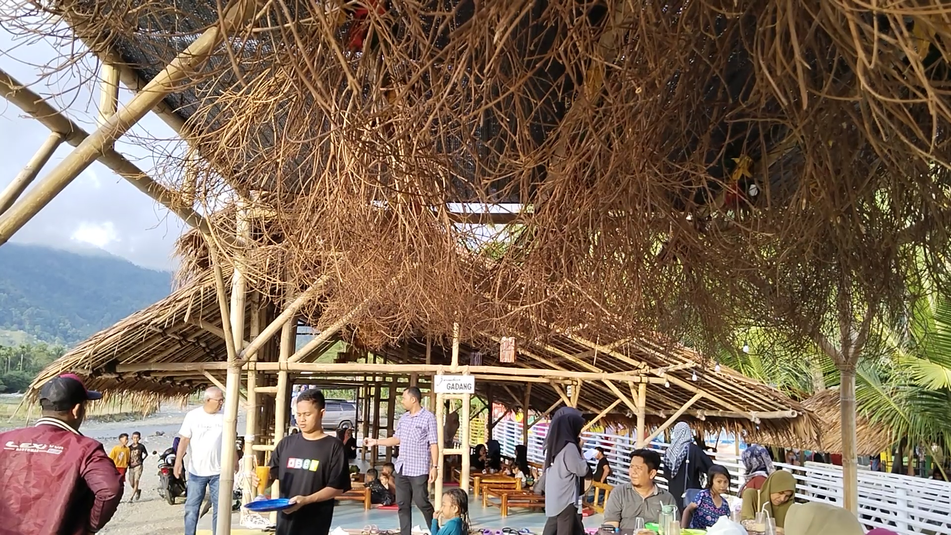 Cafe Subarang Indah Land Samadua Mulai “Diserbu” Pengunjung 