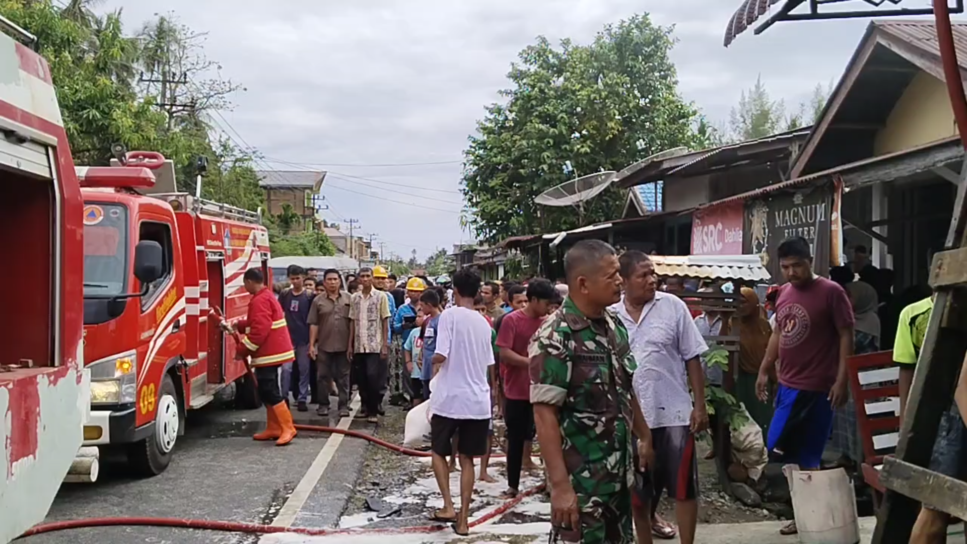 Dua Unit Ruko di Tapaktuan Terbakar, BPBD Aceh Selatan Kerahkan Dua Unit Armada Damkar