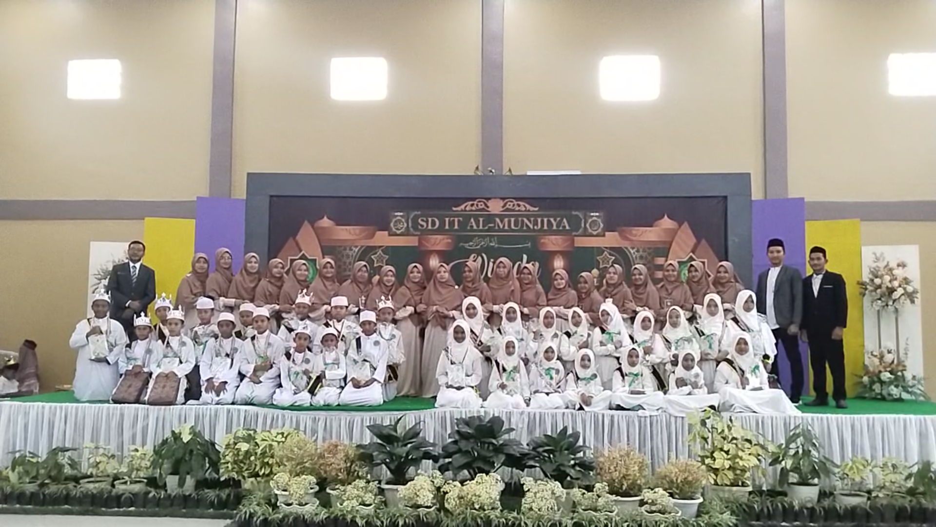 SD IT Al-Munjiya Labuhanhaji Barat Wisuda Tahfidz Qur’an Ke-2 