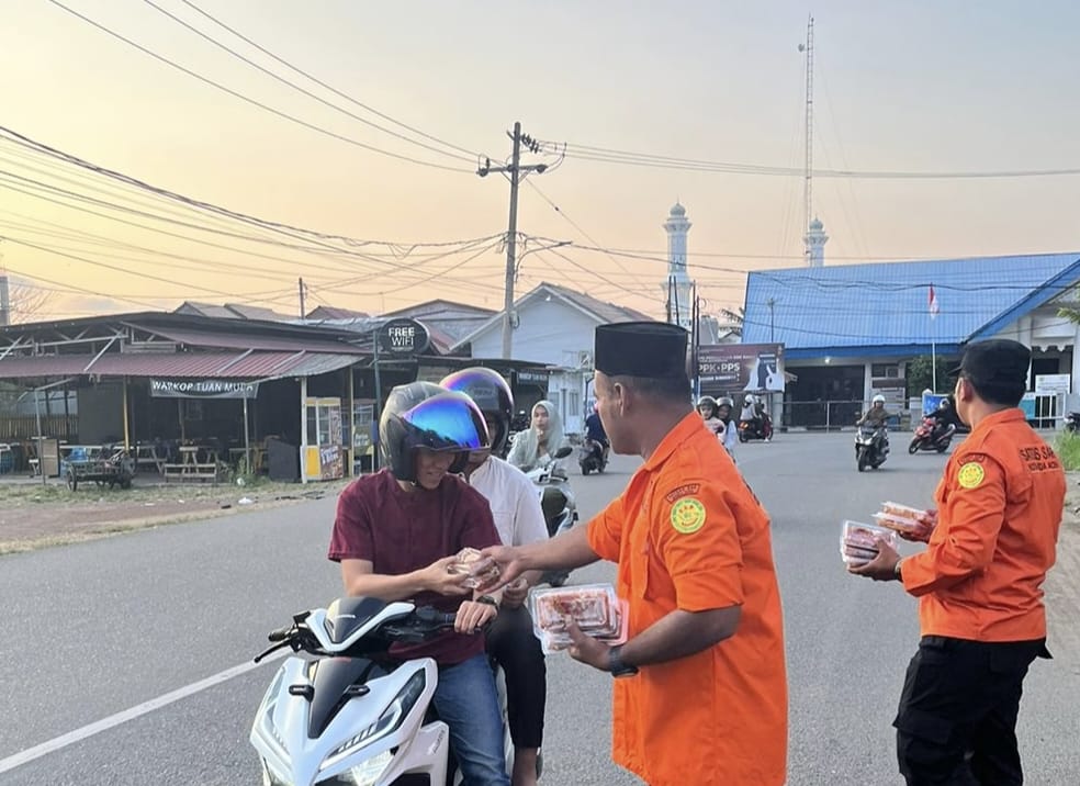 Satgas SAR Kota Banda Aceh Bagi – Bagi Takjil dan Penyantunan Anak Yatim