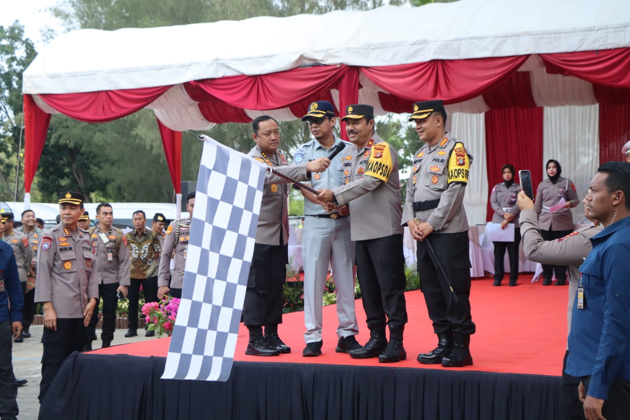 Kapolda Aceh bersama Forkopimda Lepas Kendaraan Balik Mudik Gratis