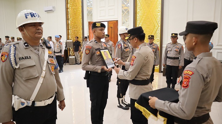 Kapolres AKBP Nova Suryandaru SIK Pimpin Upacara PTDH In Abtentia Satu Anggota Polres Aceh Selatan