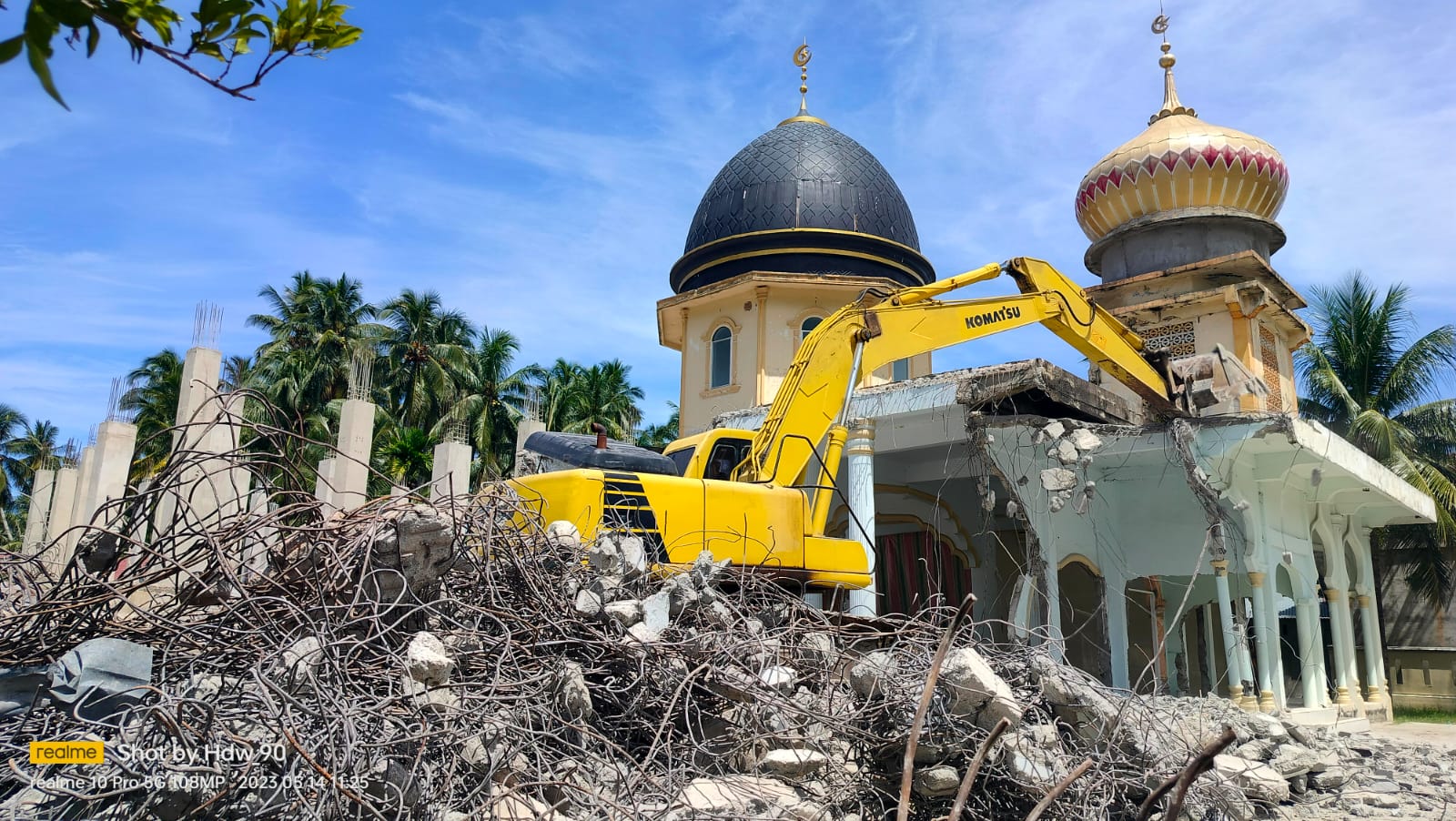 Warga Gampong Lhok Pawoh Gotong Royong Membangun Mesjid