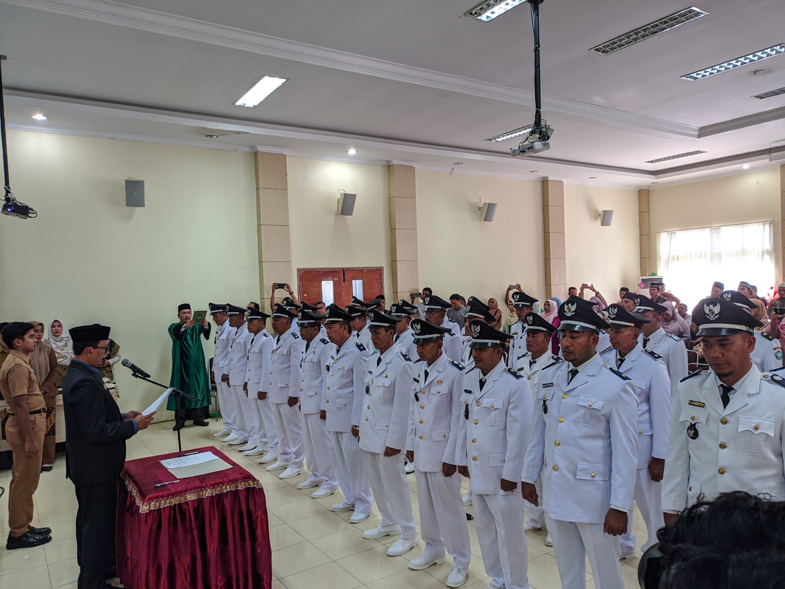 Bupati Tgk Amran Lantik 31 Keuchik se Kabupaten Aceh Selatan Periode 2024-2029