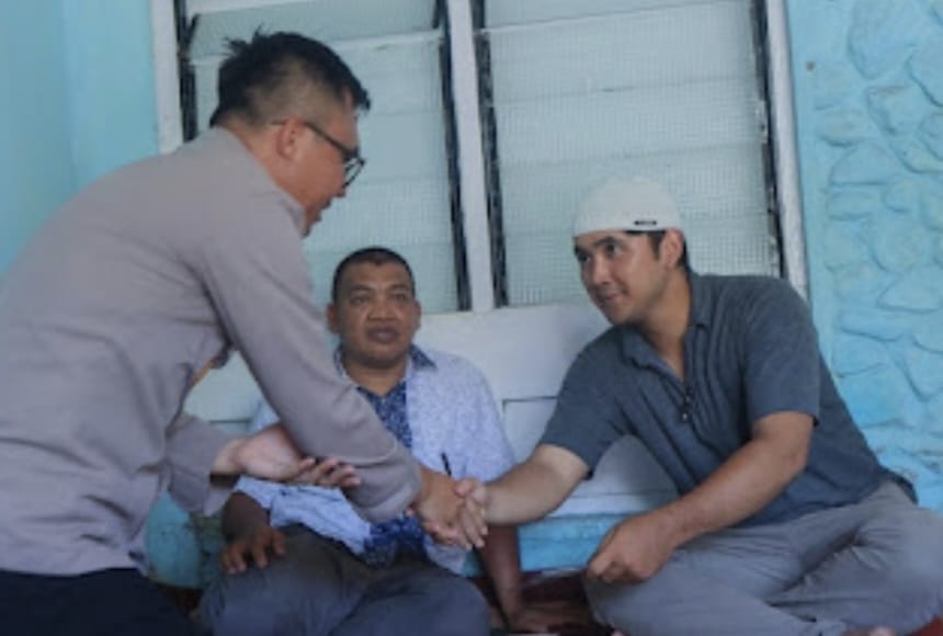 Kapolres Aceh Selatan Kunjungi Rumah Duka Almarhum Imran Samad