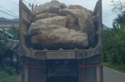 Dump Truck Pembawa Batu Gajah Tanpa Pengaman Resahkan Pengguna Jalan di Aceh Selatan