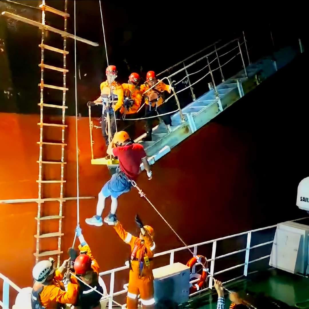 Alami Cidera Dalam Pelayaran, Basarnas Evakuasi ABK MV. Glory Prosperity Di Perairan Selat Benggala Aceh