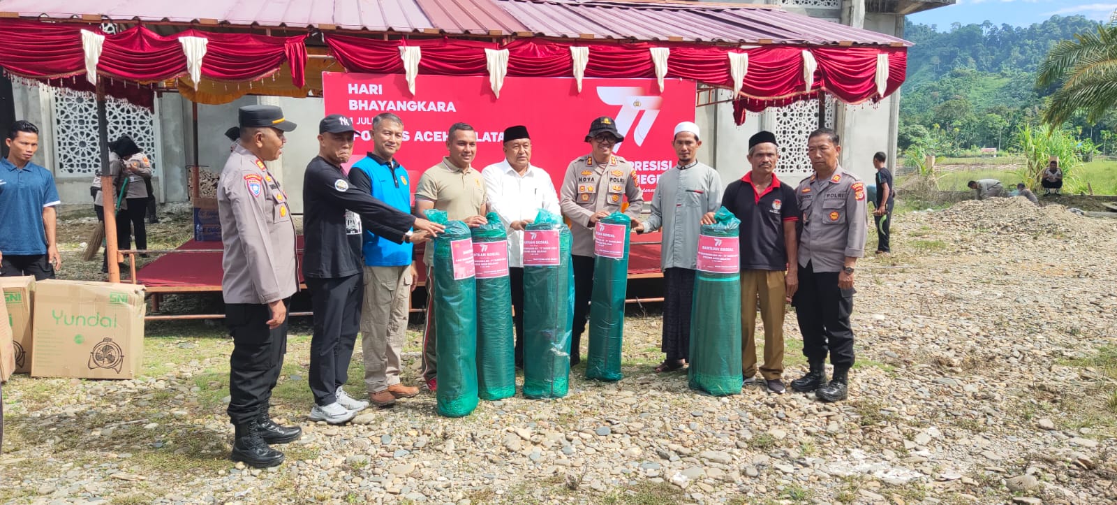 Polres Aceh Selatan lakukan kegiatan Bakti Sosial Sambut Hari Bhayangkara ke 77