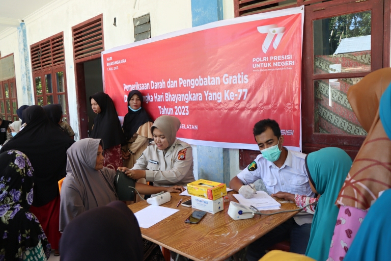 Polres Aceh Selatan Gelar Bakti Kesehatan Dalam Rangka Hari Bhayangkara ke 77.