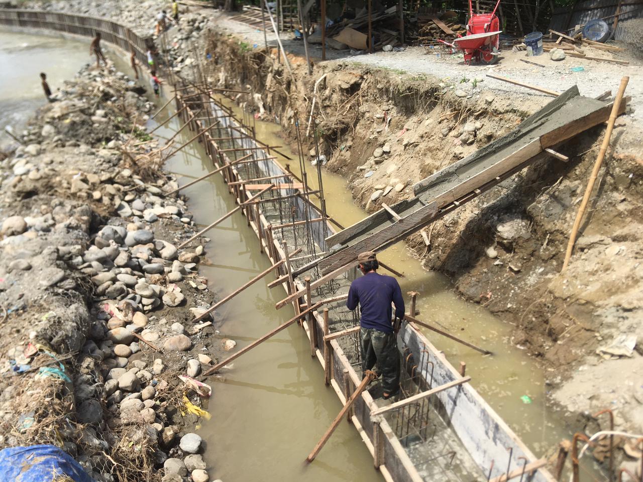 Masyarakat Kutambaru Apresiasi Pengerjaan Proyek Rehab-Rekon Di Sungai Lawe Kisam