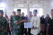 Dandim 0107 Aceh Selatan Salurkan 300 Paket Bantuan Sembako Mabes TNI Kepada Masyarakat Jambo Keupok