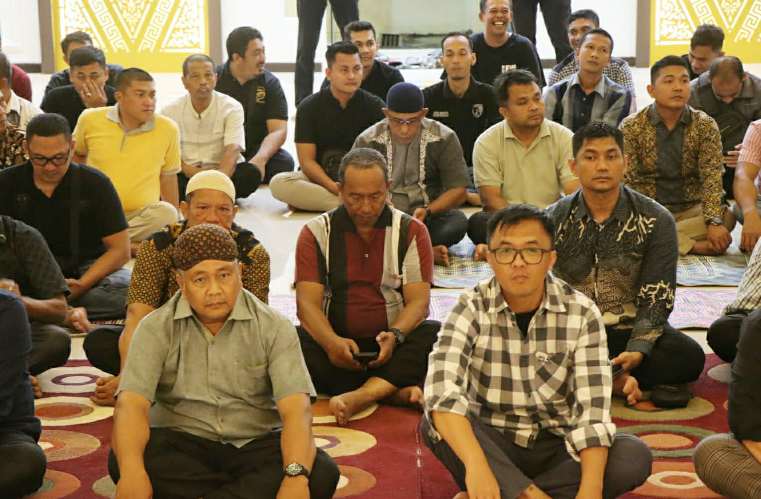 Polres Aceh Selatan Nonton Bareng Pagelaran Wayang Kulit