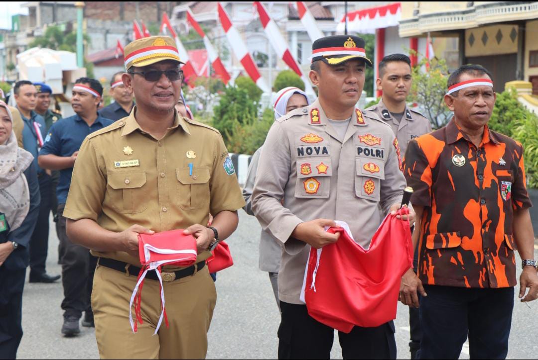 Pemkab Aceh Selatan Laksanakan Gerakan Pembagian Bendera Merah Putih Secara Nasional