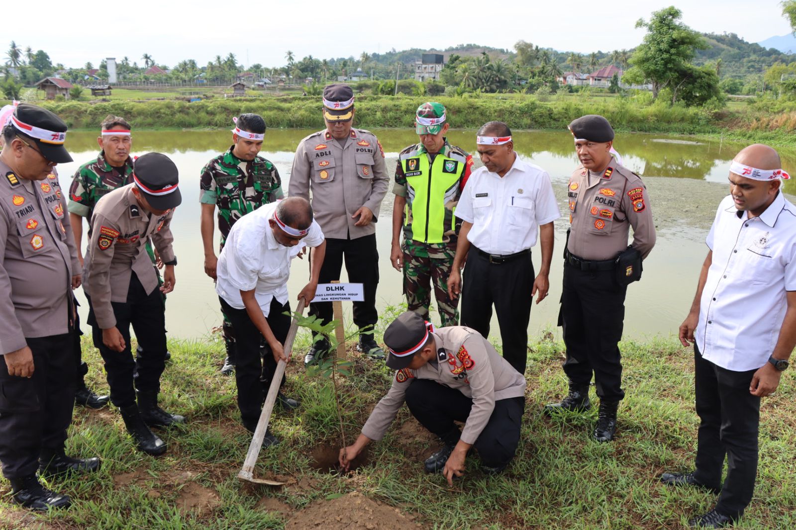Polri Lestarikan Negeri Penghijauan Sejak Dini di Kabupaten Pidie Jaya