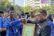 Menteri Pertanian Serahkan Penghargaan Abdi Bhakti Tani Kepada SMK-PP Kutacane Agara