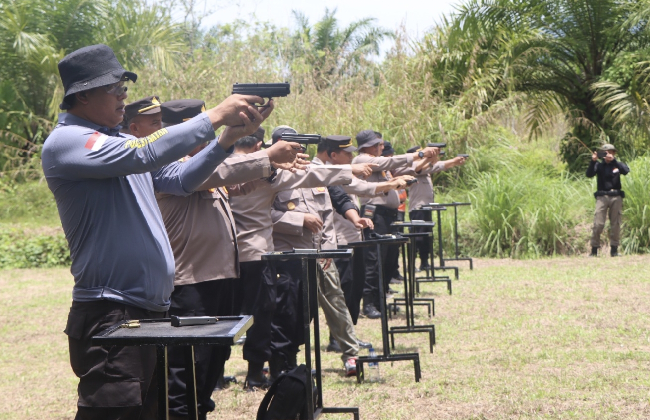 Polres Aceh Selatan Laksanakan Asah Kemampuan Latihan Menembak