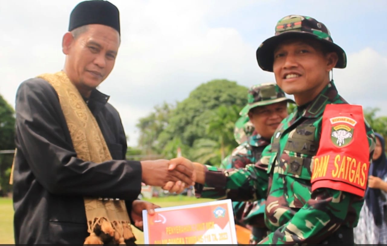 Secara Simbolis, Satgas TMMD ke 118 Serahkan Kunci Rumah Untuk Warga Penerima Manfaat