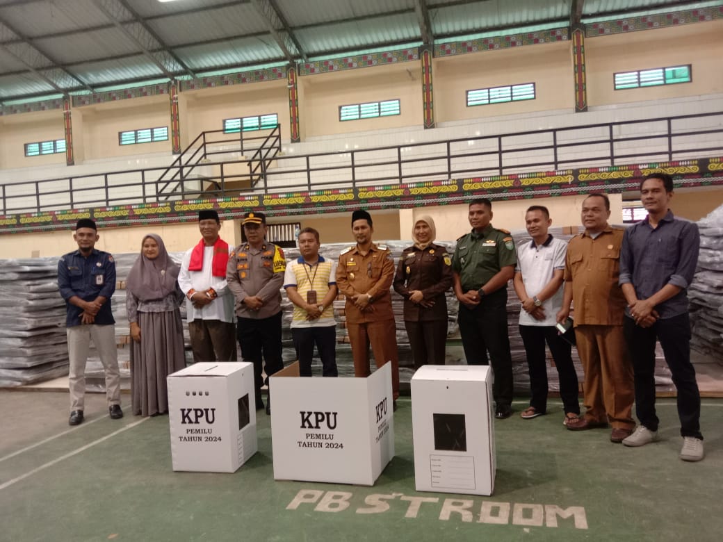PJ Bupati Bersama Forkopimda Agara Mengecek Gudang Logistik KIP Kesiapan Pemilu