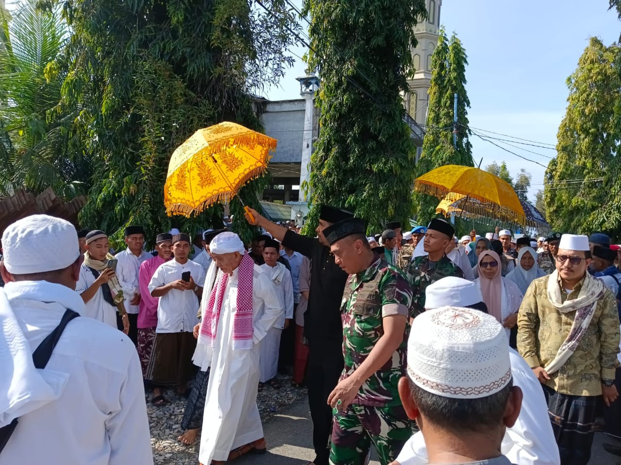 Dandim 0107/Asel Hadiri Peringatan Maulid Nabi Muhammad SAW 1445 H di Ponpes Darul Ihsan Labuhanhaji