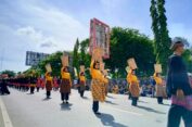 Tarian Tanah Pala Meriahkan Pawai PKA ke 8 Kontingen Aceh Selatan