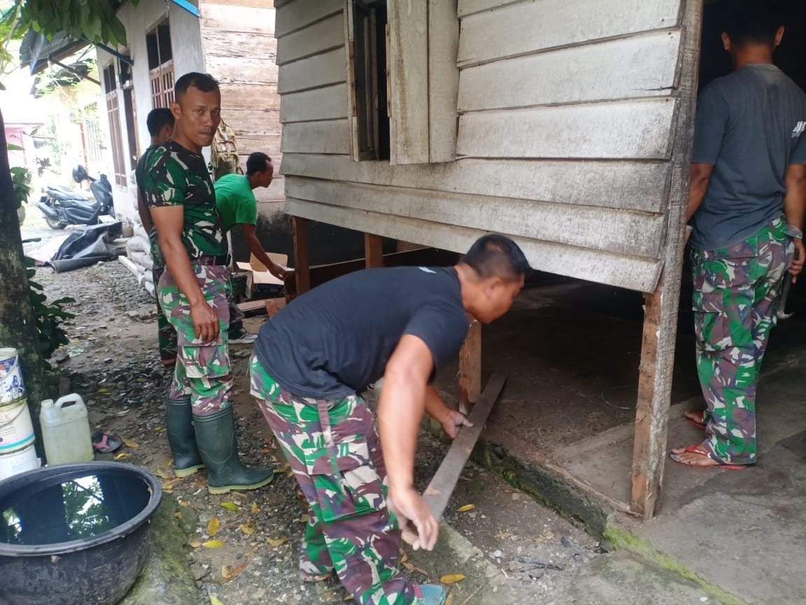 Wujudkan Impian Rakyat, Kodim 0107/Aceh Selatan Lakukan Rehab Rumah Warga Kurang Mampu