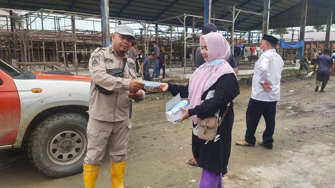 Muspika dan Pengulu Kute Kecamatan Bambel Aceh Tenggara Melakukan Gotong Royong