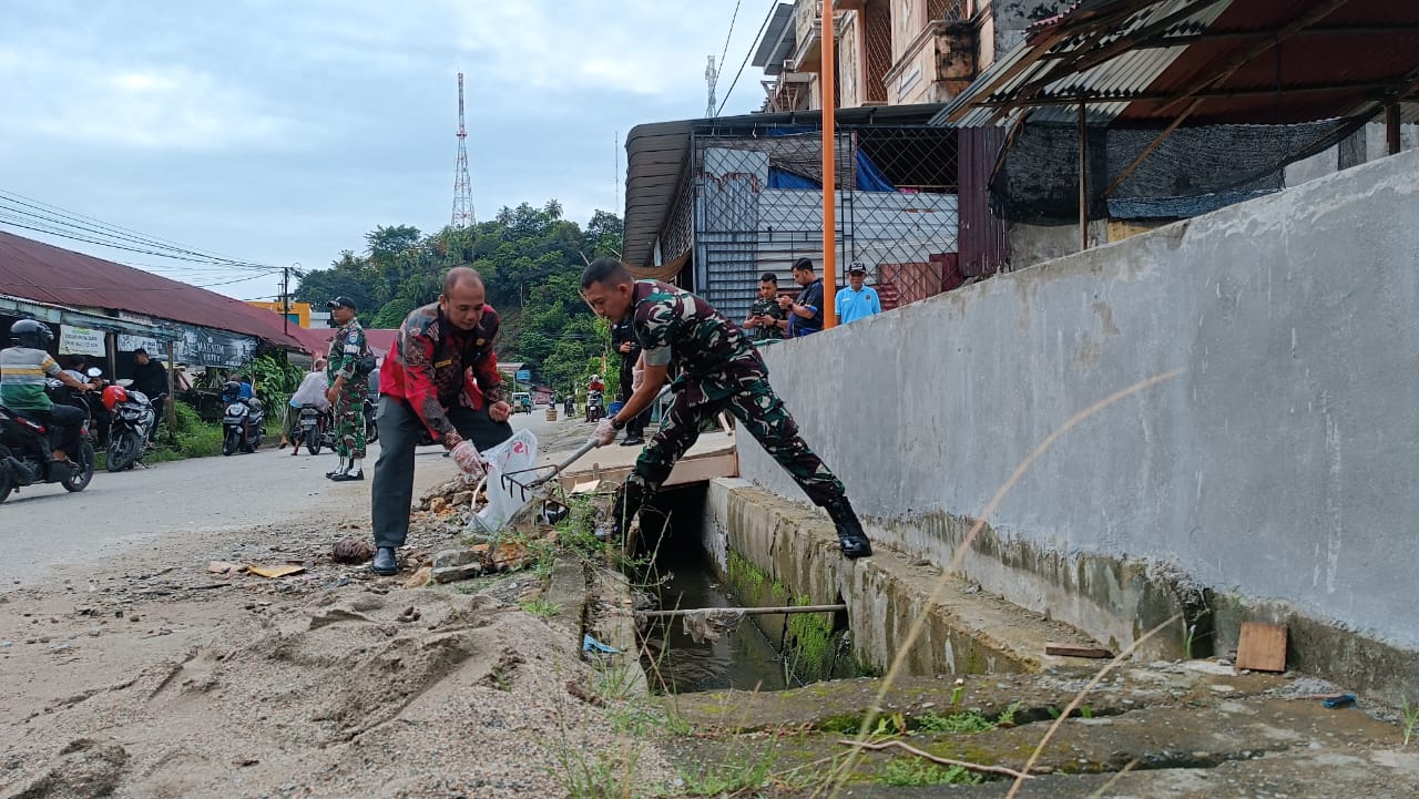 Pencegahan Bencana Alam, Kodim 0107/Asel Bersama Intansi Terkait dan Masyarakat Melaksanakan Karya Bhakti